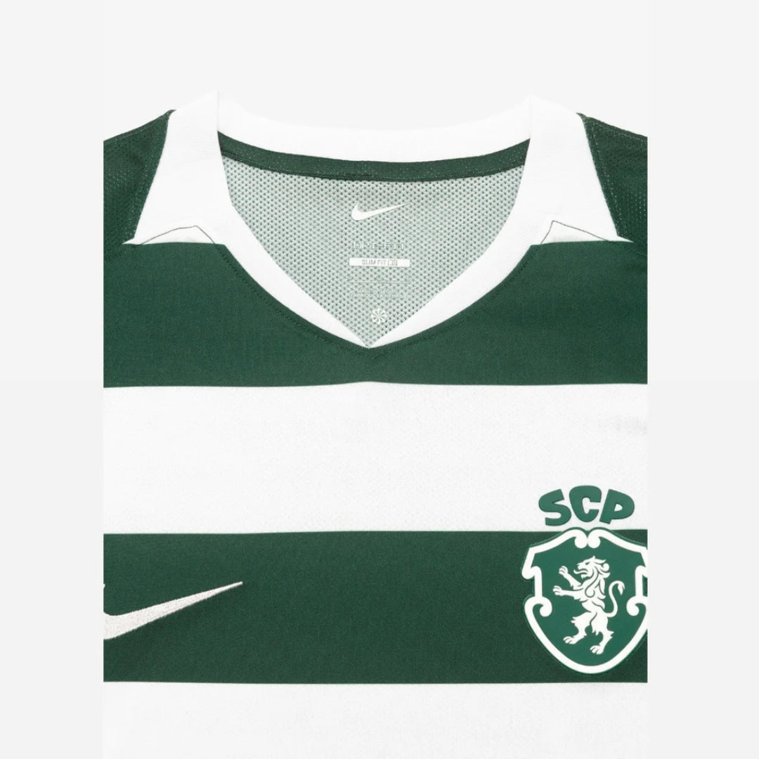 KIT DE CRIANÇA SPORTING PRINCIPAL 120 ANOS COM CALÇÃO BRANCO 2026/27