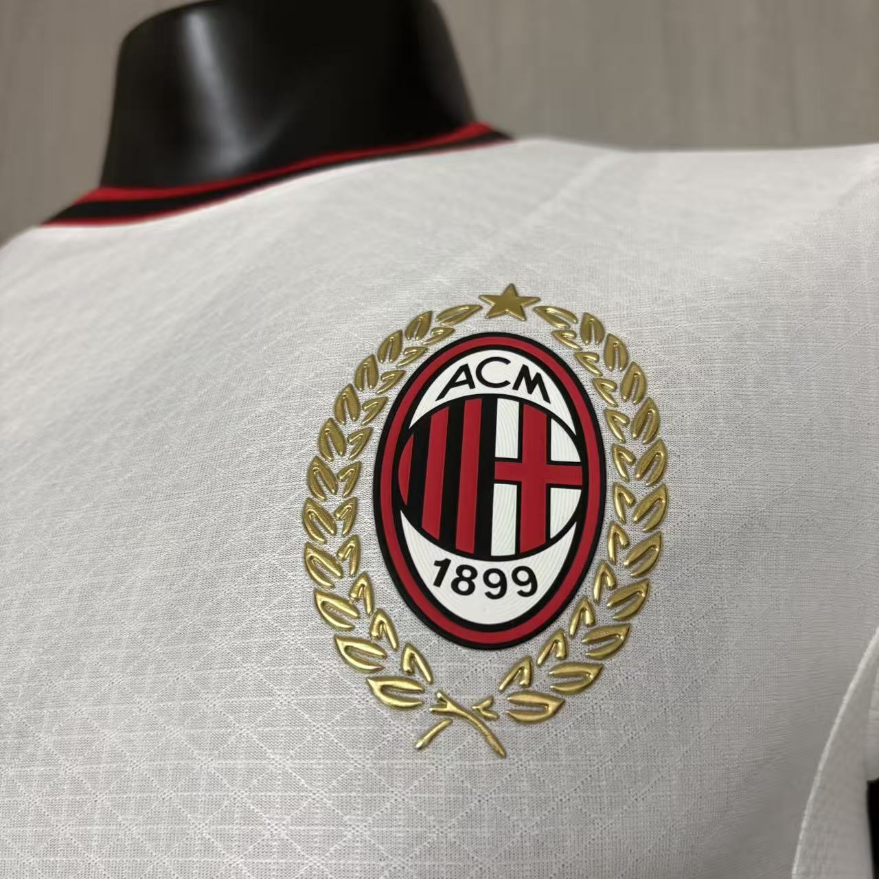 MILAN ALTERNATIVA 2026/27 PLAYER