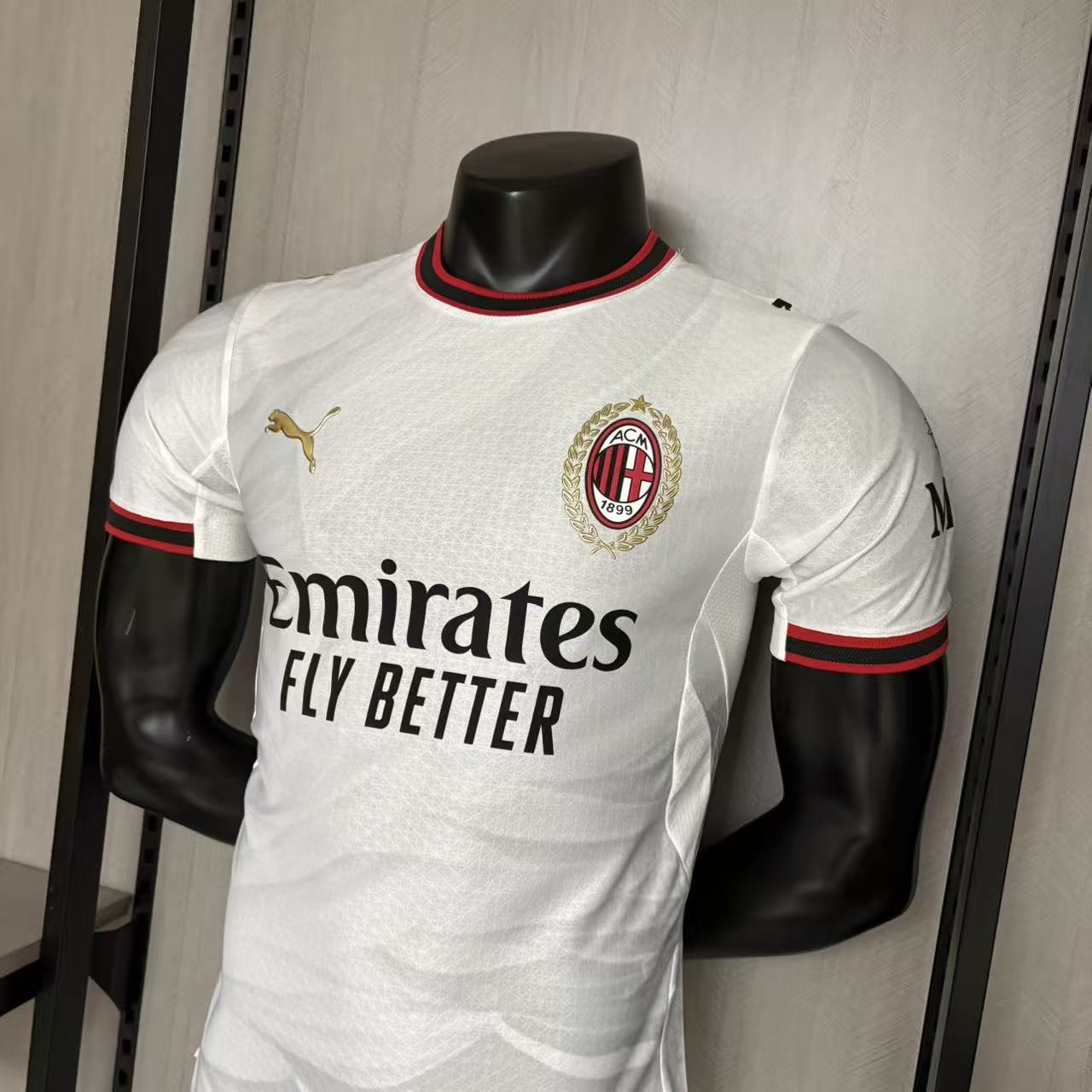 MILAN ALTERNATIVA 2026/27 PLAYER