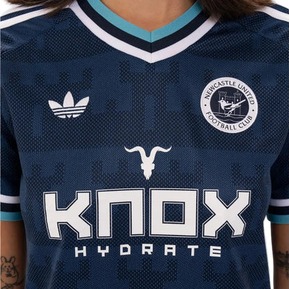 CAMISOLA FEMININA NEWCASTLE ALTERNATIVA 2026/27