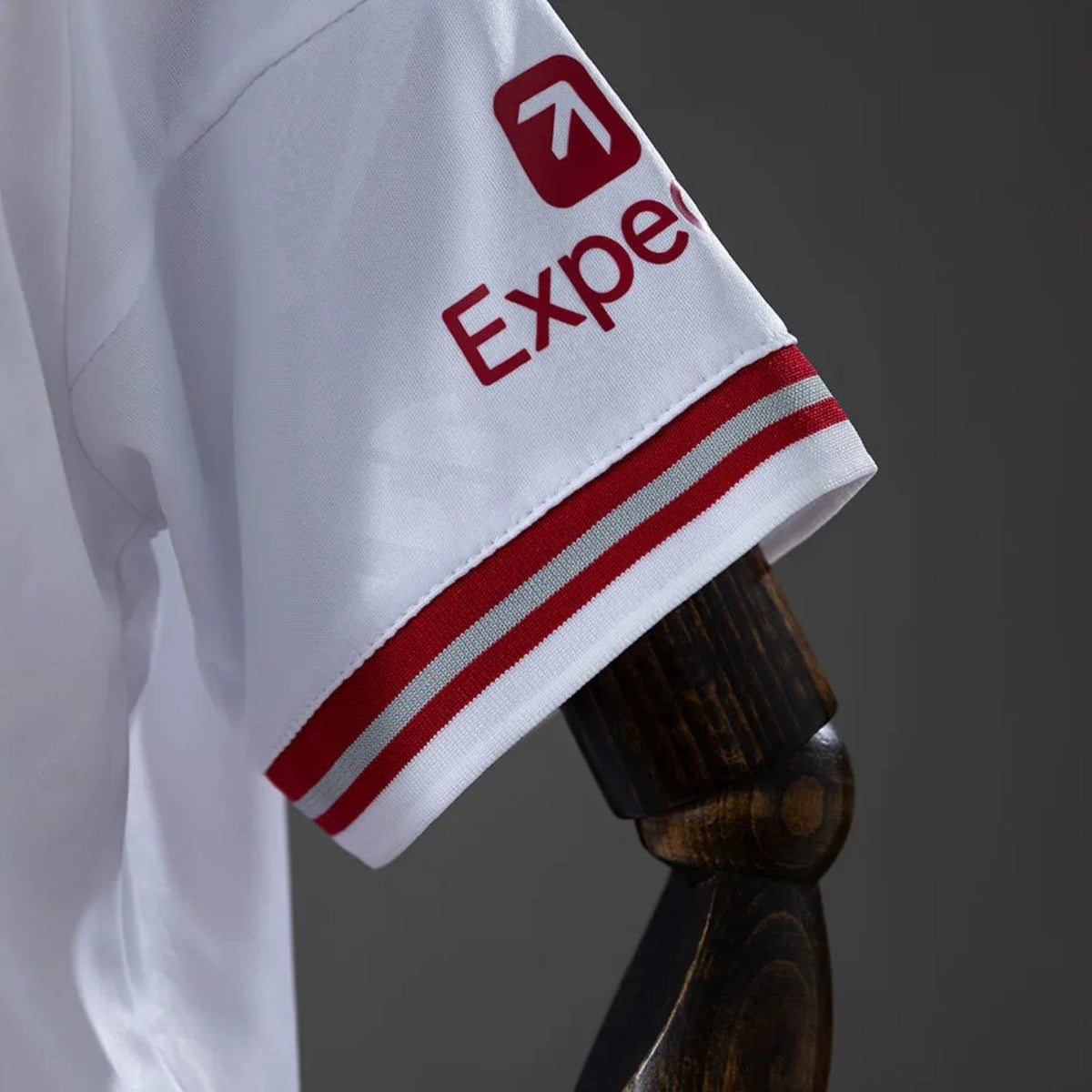 Conjunto Infantil Liverpool alternativo branco 2026/27