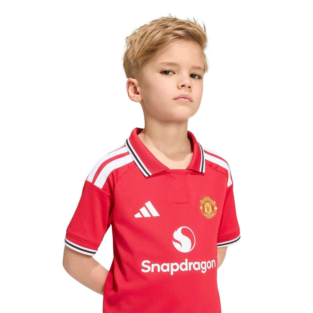 KIT DE CRIANÇA MANCHESTER UNITED PRINCIPAL 26/27